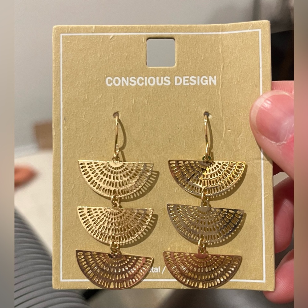 NWT Gold Geometric Tiered Earrings